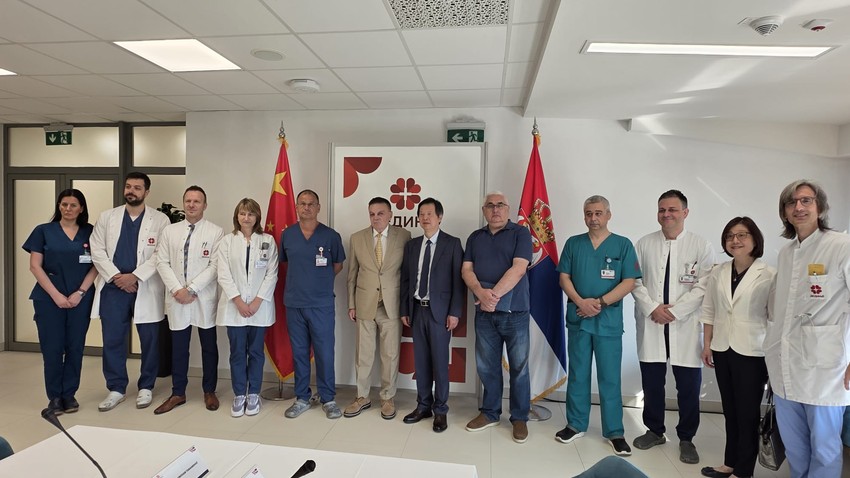 Šu Čang, vaskularni hirurg iz Pekinga na Institutu "Dedinje"