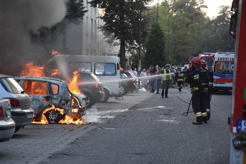 Spłonęło auto. Ojciec wyciągnął z ognia 3-latka