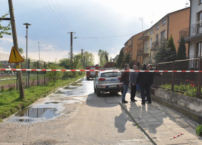 35-latek w Opocznie ugodził dwukrotnie policjanta nożem 