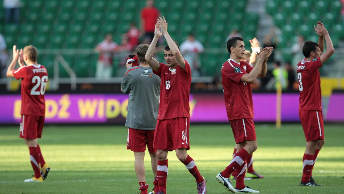 Bilety na czwartkowy mecz Polski z reprezentacją Francji sprzedają się w szybkim tempie. W kasach pozostało już na to spotkanie tylko 2,5 tysiąca wejściówek.