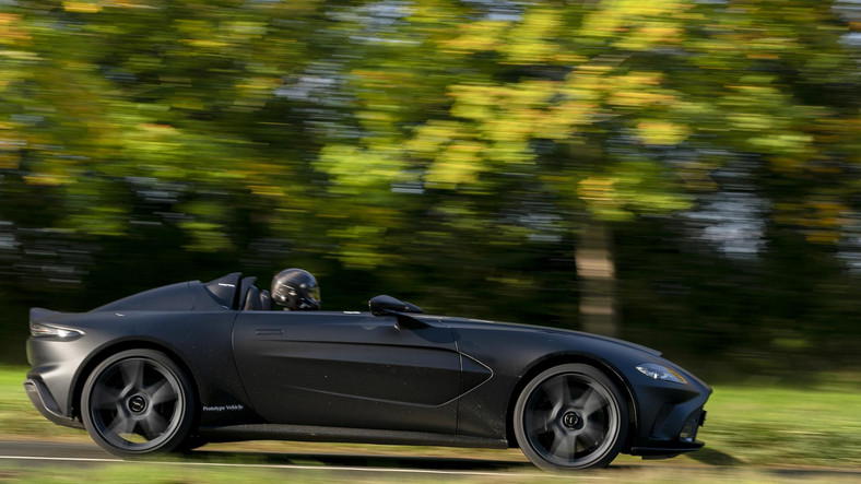 Aston Martin V12 Speedster