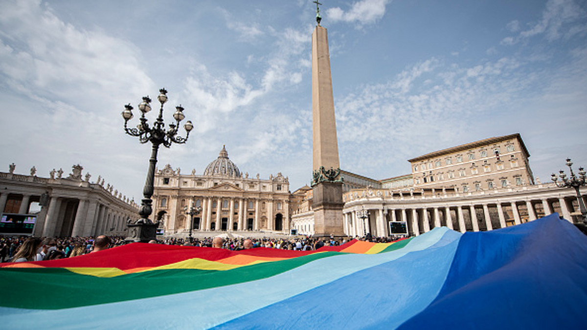 Papież Franciszek zezwala na udzielanie błogosławieństw parom jednej płci