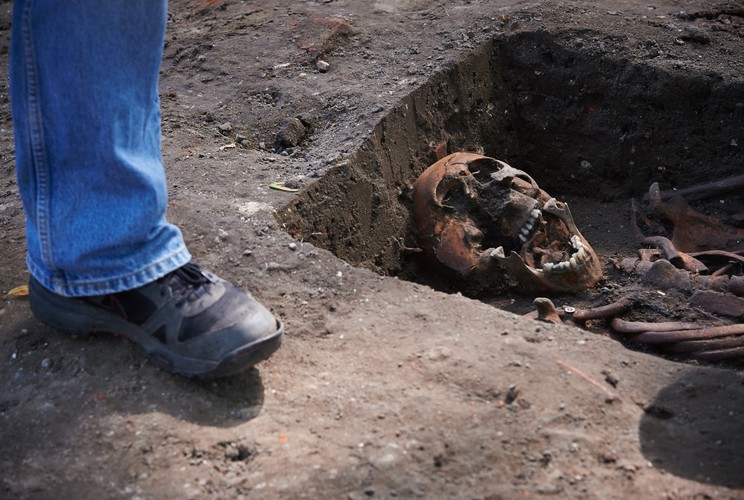 GDAŃSK, CMENTARZ GARNIZONOWY. Archeolodzy IPN odkrywają szczątki ofiar z 1946 roku