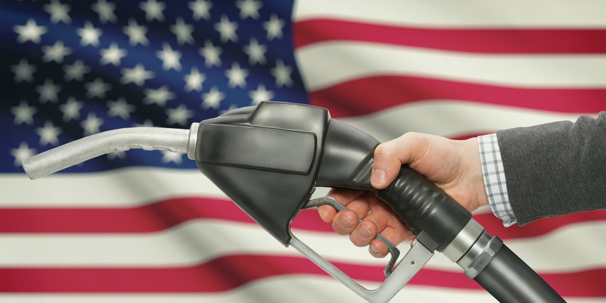 Zapasy ropy naftowej w USA spadły znacznie bardziej niż oczekiwali analitycy