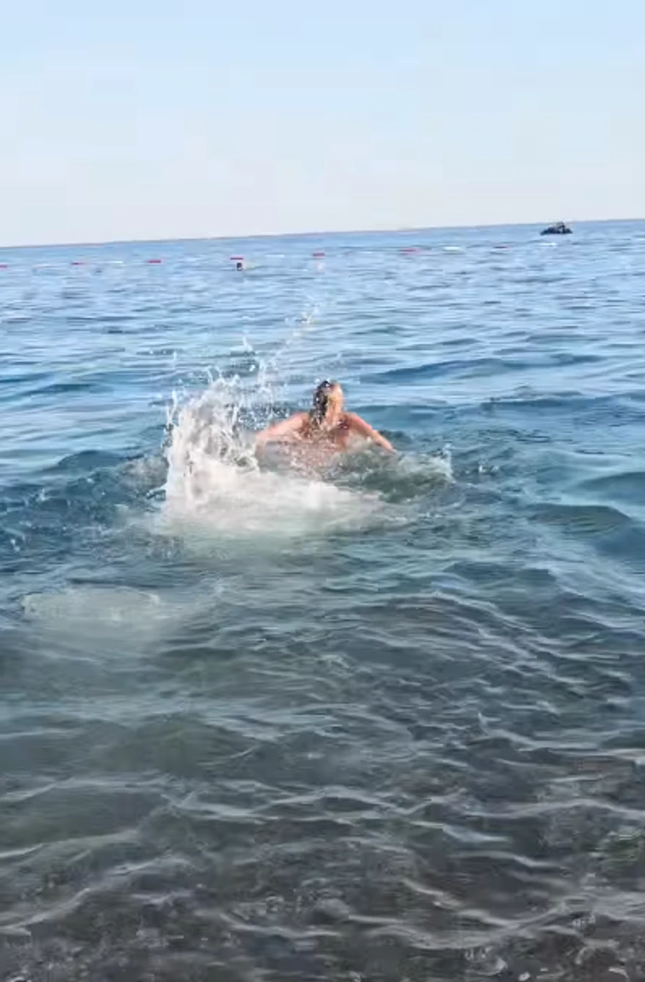 Jovana Jeremić na plaži