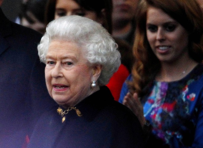Królowa Elżbieta II na swoim jubileuszowym koncercie przed Pałacem Buckingham