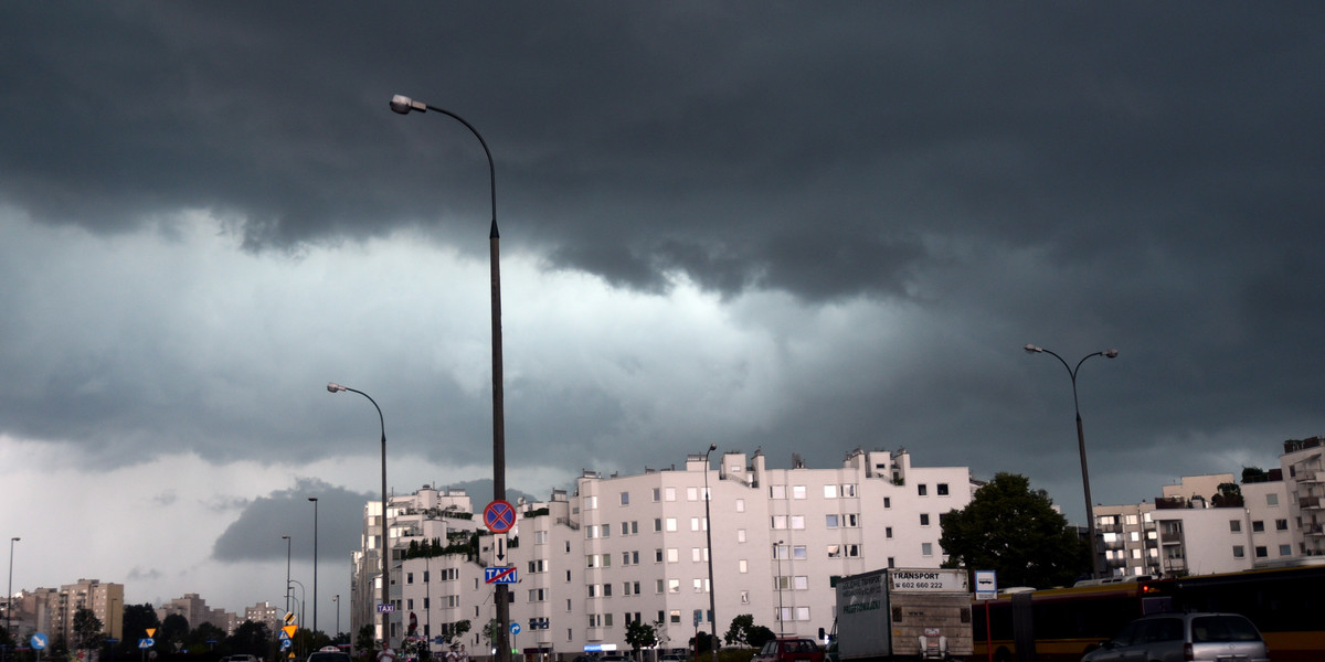  Synoptycy z Instytutu Meteorologii i Gospodarki Wodnej ostrzegają, przed burzami w niemal całej Polsce.