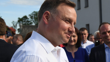 Andrzej Duda wpadł na wesele, bo "był w okolicy". W sieci pojawiły się zdjęcia