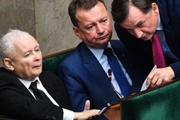 Jarosław Kaczyński (L), Mariusz Błaszczak i Zbigniew Ziobro