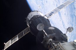 Coś przedziurawiło Sojuza zacumowanego na orbicie. Astronauci musieli zatrzymać wyciek tlenu