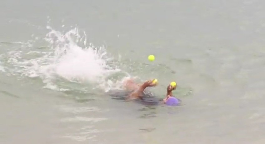 Salter je najpre nogama plivao, a rukama žonglirao