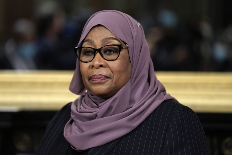 Samiya Solo Hassan, presidente de Tanzania, antes de reunirse con la vicepresidenta de EE. UU., Kamala Harris, en la oficina ceremonial del vicepresidente en Washington, D.C., EE. UU., el viernes 15 de abril de 2022. Fotógrafo: Yuri Gribas/Abaca/Bloomberg vía Getty Imágenes