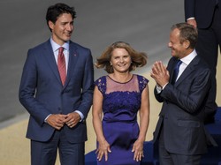 Melania, Brigitte i Małgorzata. Małżonka Donalda Tuska w trójce najlepiej wyglądających kobiet na szczycie NATO. FOTO