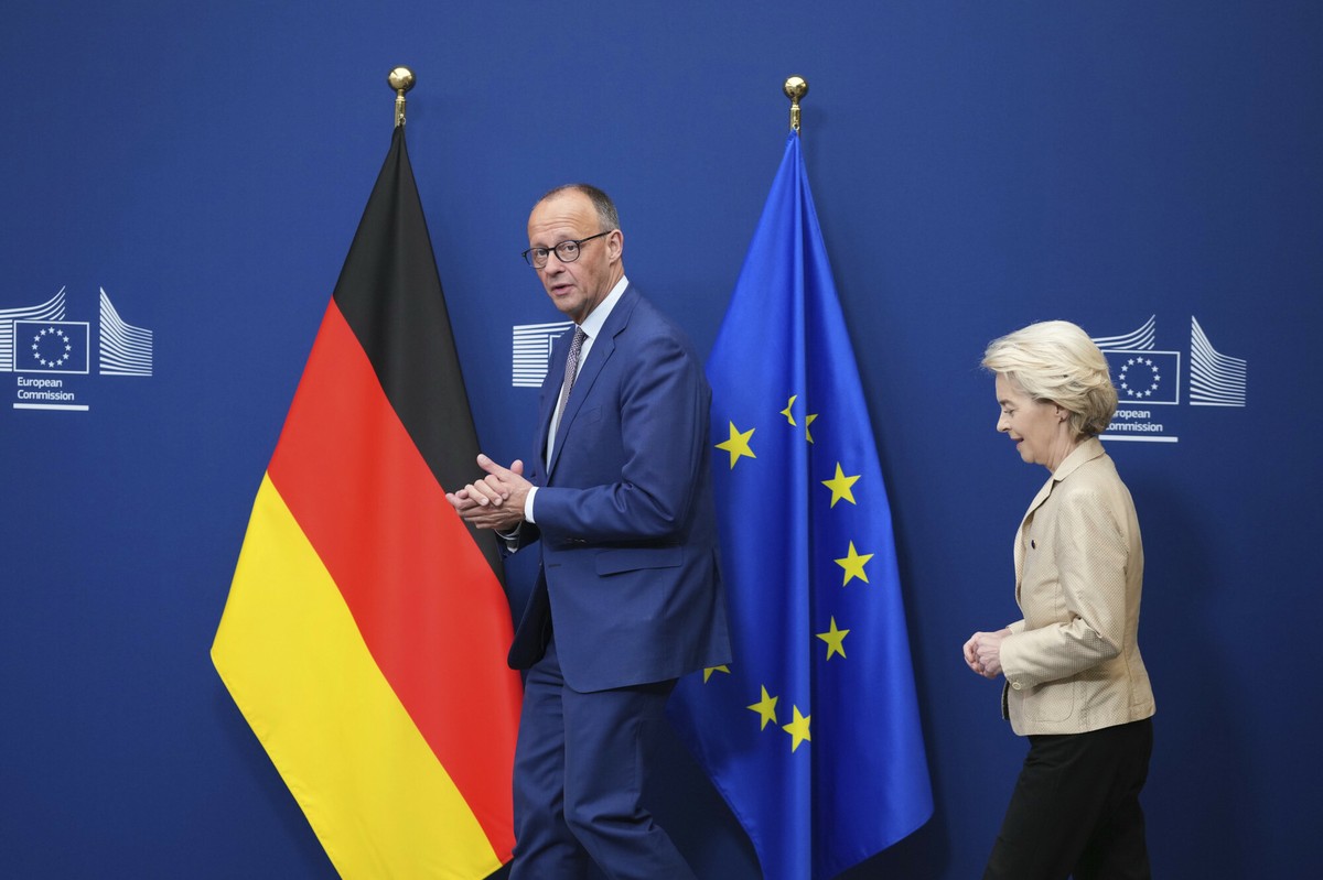 Merz w Brukseli. Rozejm w Ukrainie, wspólne długi i zaproszenie od Trumpa