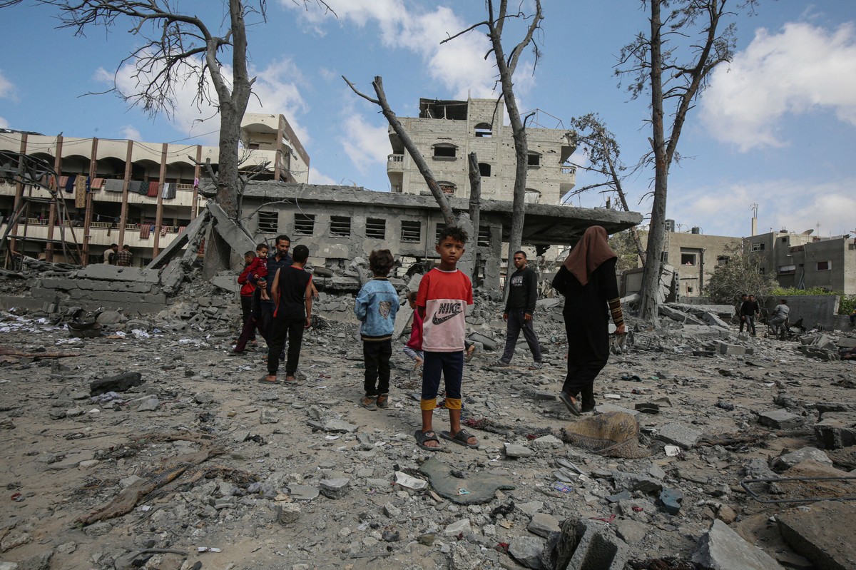 Pięć osób zginęło w niedzielę od kul izraelskich żołnierzy w pobliżu punktów wydawania pomocy humanitarnej w Strefie Gazy - poinformowali lekarze i przedstawiciele lokalnych władz. Armia izraelska przekazała, że oddano strzały ostrzegawcze do osób zbliżaj