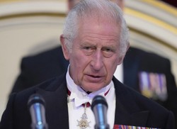 Książę Harry miał zaszantażować króla Karola III. Chodzi o wnuki