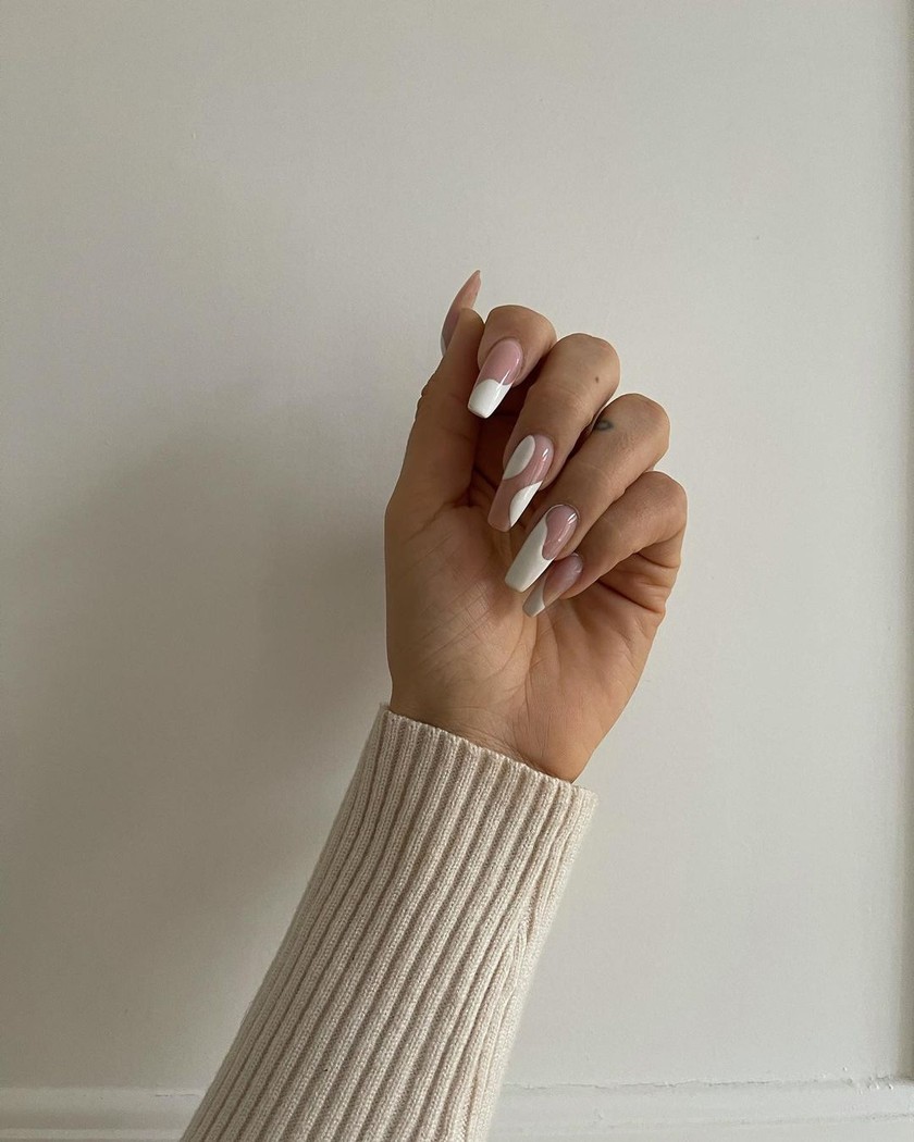 La blogueuse suisse Alison Liaudat préfère elle aussi la discrétion. Elle choisit un motif original et des couleurs sobres. 