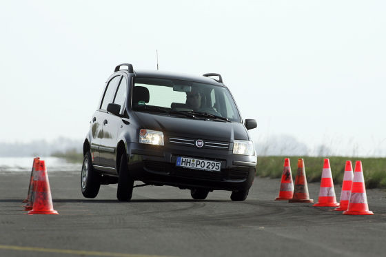 Fiat Panda 1.2 Dynamic: segment A, 1,2 l benzyna (60 KM), droga hamowania w teście: 41,3 metrów.