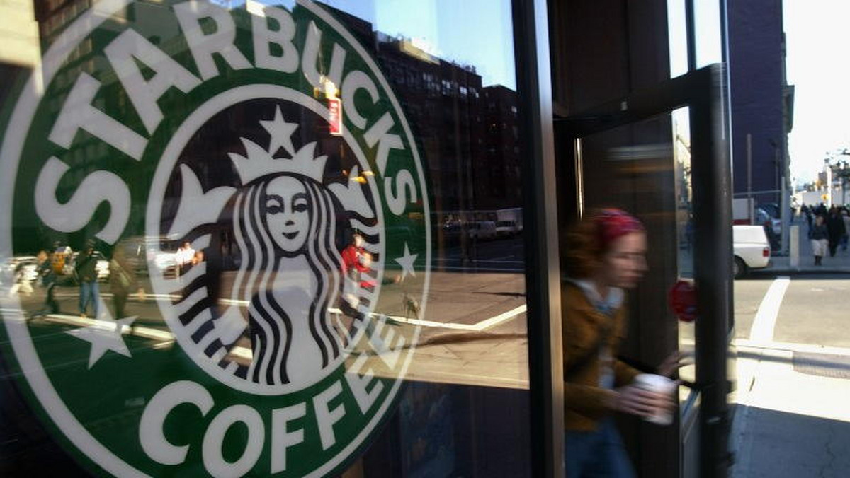 Starbucks ogłosił w środę, że przeniesie swoją centralę z Holandii do Londynu i będzie płacić wyższe podatki w Wielkiej Brytanii.