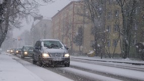Ostrzeżenia IMGW dla 13 województw. Marznące opady i gołoledź