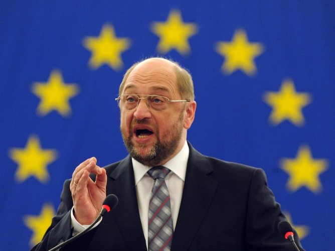 Niemiec uzyskał poparcie 387 z 699 głosujących eurodeputowanych