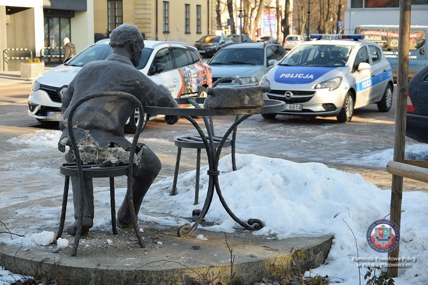 Zniszczony pomnik Jana Himilsbacha.