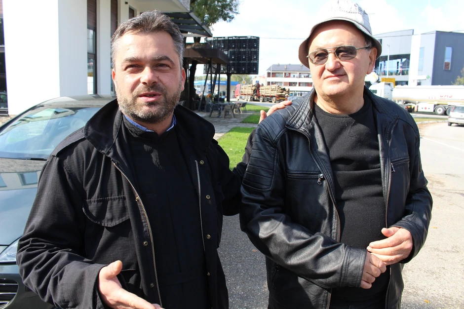 Sveštenik Aleksandar Kusturić sa teologom Alojzijem Jakirčevićem