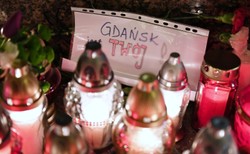 "Myślami z Gdańskiem". Gesty solidarności płyną z całego kraju