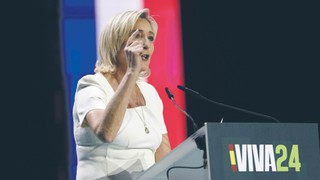 Upadek przed wyborami. Zachodnioeuropejska skrajna prawica w cieniu skandali