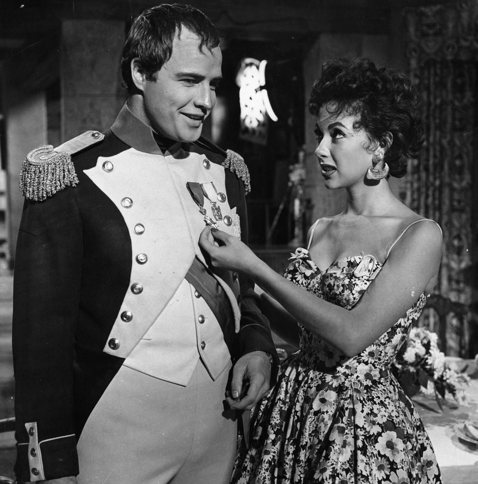 Rita Moreno i Marlon Brando na planie dramatu historycznego "Désirée"