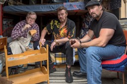 stojąc na ramionach kociaków chłopaki z baraków gdzie oglądać