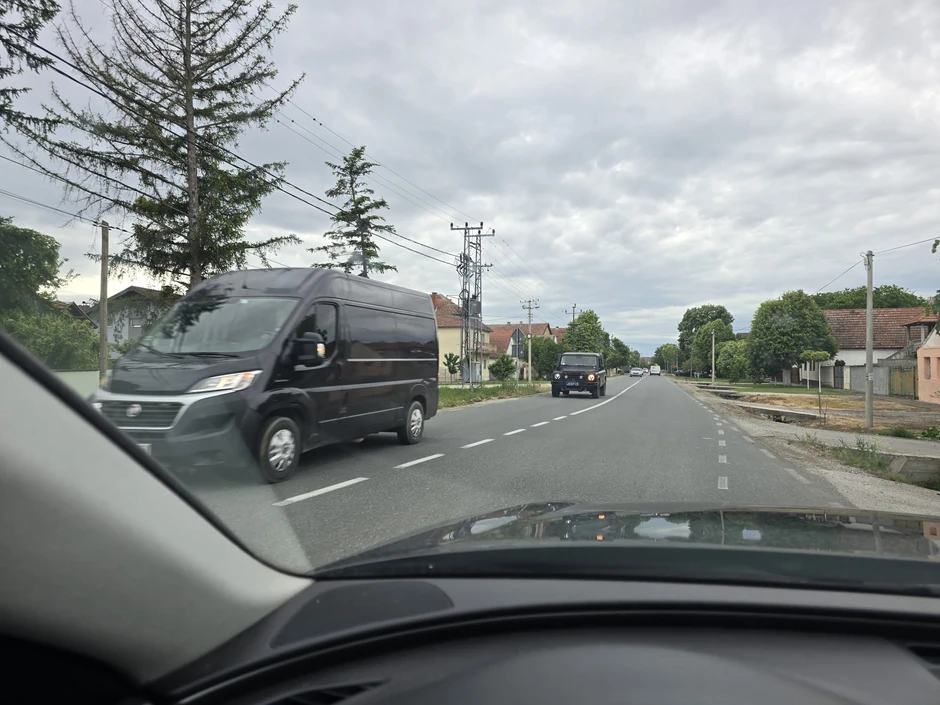 Džip koji je pronadjen u Putincima prevoze u Beograd