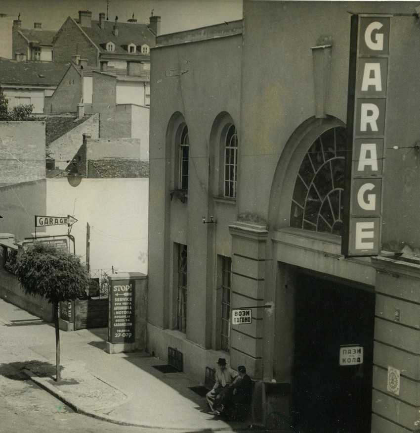 Garaža u ulici Majke Jevrosime. Fotografija iz 1938. godine.