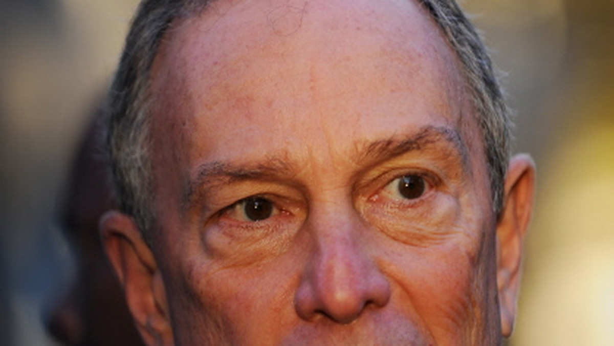 Burmistrz Nowego Jorku Michael Bloomberg w ostrych słowach skrytykował nowe prawo dotyczące imigrantów. - Popełniamy narodowe samobójstwo - powiedział - donosi nydailynews.com.