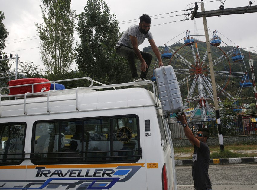 Ljudi masovno beže iz Kašmira nakon upozorenja vlade o planiranim napadima