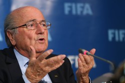 Blatter oskarża Platiniego o groźby. Szef UEFA miał straszyć prezydenta FIFA więzieniem