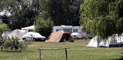 Rozpędzony samochód wjechał w namiot. W środku spało 2-letnie dziecko