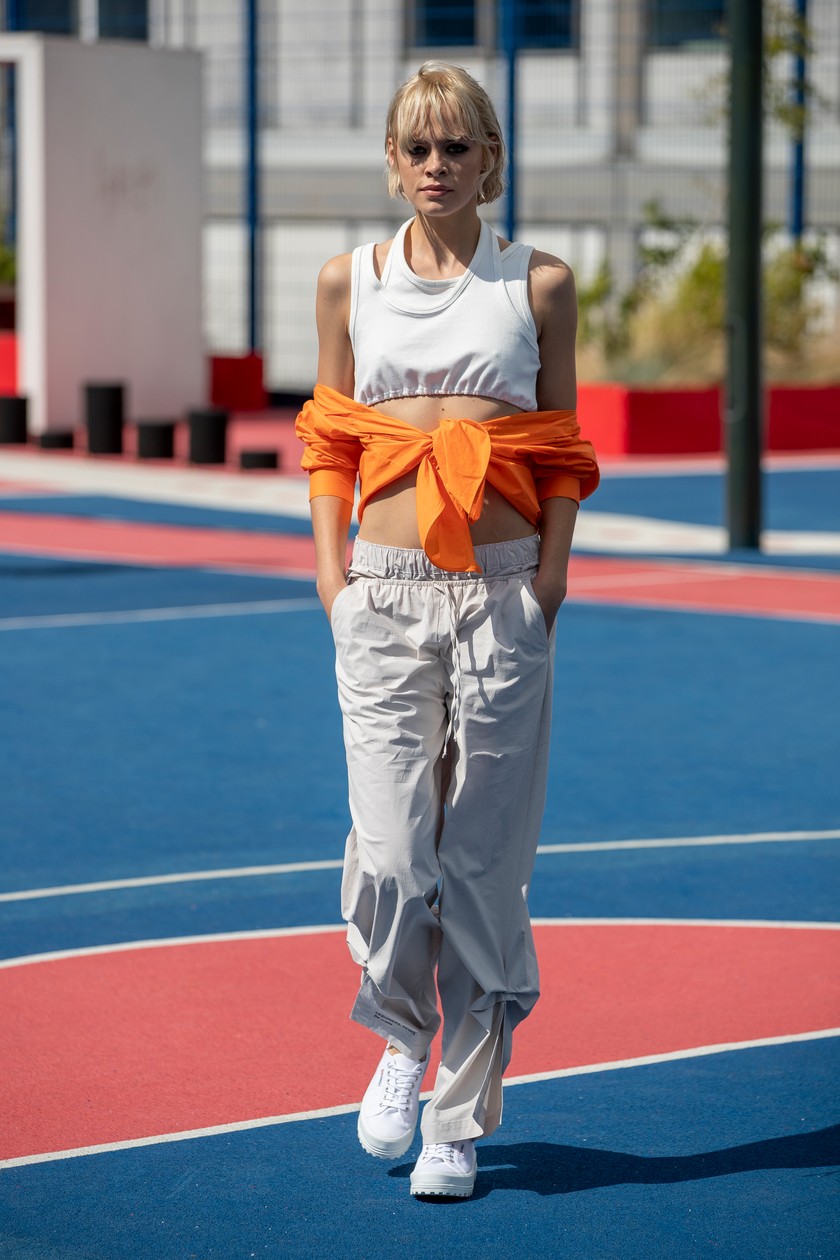 Les vêtements de sport ne sont pas seulement à la mode, ils sont aussi confortables. Vu lors du défilé de Designers Remix à la Copenhagen Fashion Week.