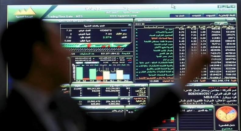 A trader works next to a screen at the Egyptian stock exchange in Cairo, Egypt April 18, 2016.     REUTERS/Mohamed Abd El Ghany