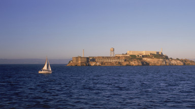 Obok więźniów dorastały tam dzieci strażników. Jakie są sekrety wyspy Alcatraz?