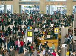 Opór kontrolerów lotów złamany. Strajkują nieliczni