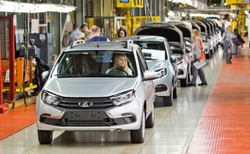 Rosyjska gospodarka w zapaści. Liczba produkowanych samochodów spadła do poziomu z czasów Breżniewa