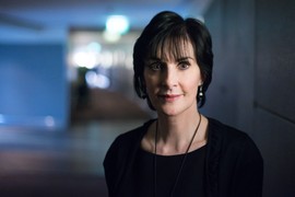 Ima milione, a osam godina nije izašla iz STAROG ZAMKA u kojem ŽIVI SA MAČKAMA: Ova pevačica je NAJVEĆA MISTERIJA u svetu slavnih