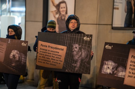 Manifestacja na ul. Półwiejskiej w Dniu Bez Futra fot. Fundacja Viva!