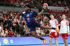 Piłkarz ręczny Industrii Kielce oskarżony o próbę gwałtu jest już na wolności