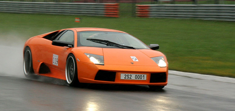 Autodrom Most: sportowe rakiety w deszczu (fotogaleria)