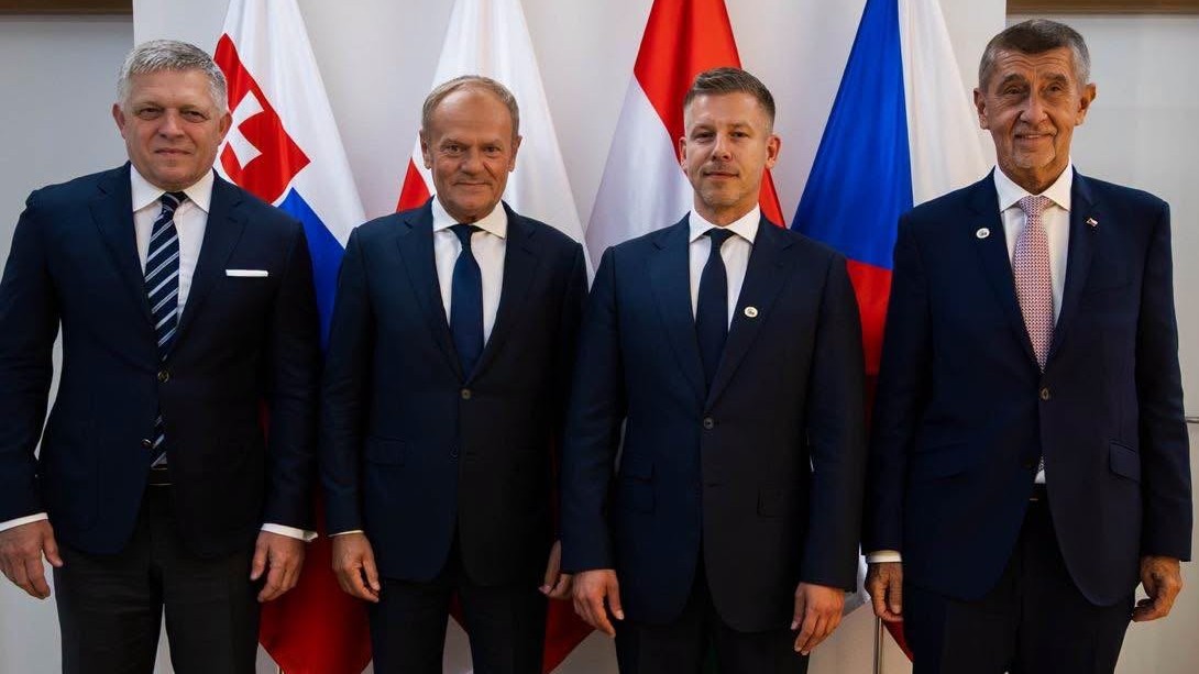 Premiéri V4 - Robert Fico, Donald Tusk, Péter Magyar a Andrej Babiš. 