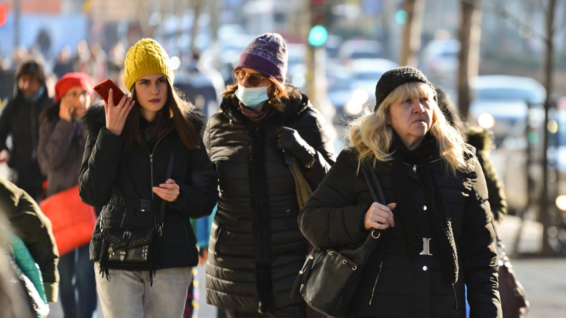 Svi znaju koje nas mere čekaju od ponedeljka pa do kraja godine, samo se Krizni štab pravi blesav