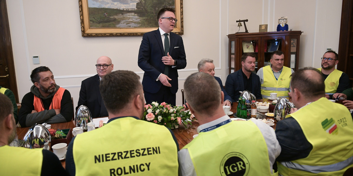 Marszałek Sejmu Szymon Hołownia na spotkaniu z delegacją rolników, w dniu 27 lutego 2024 r. w Sejmie w Warszawie