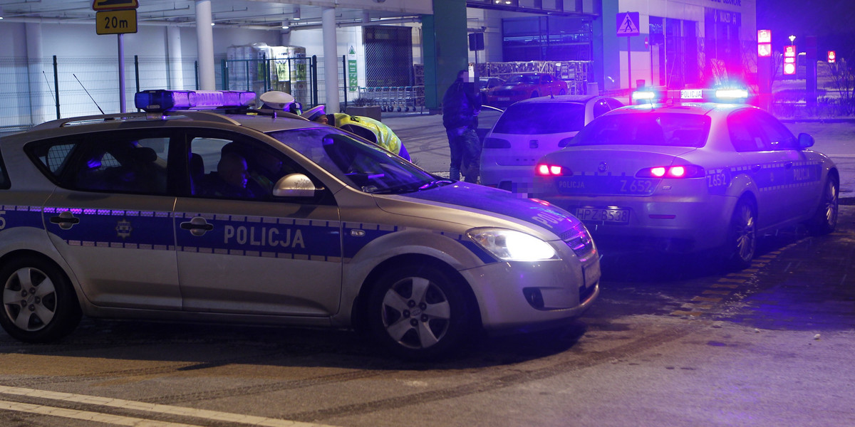 Ogromne siły policji czekały na stołecznym parkingu. Drony i śmigłowiec w akcji. Blisko 600 mandatów na imponującą kwotę.